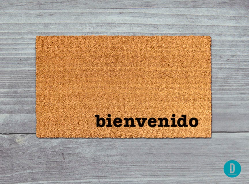 Bienvenido Doormat: Spanish Welcome Mat (Coir Fiber, Outdoor)
