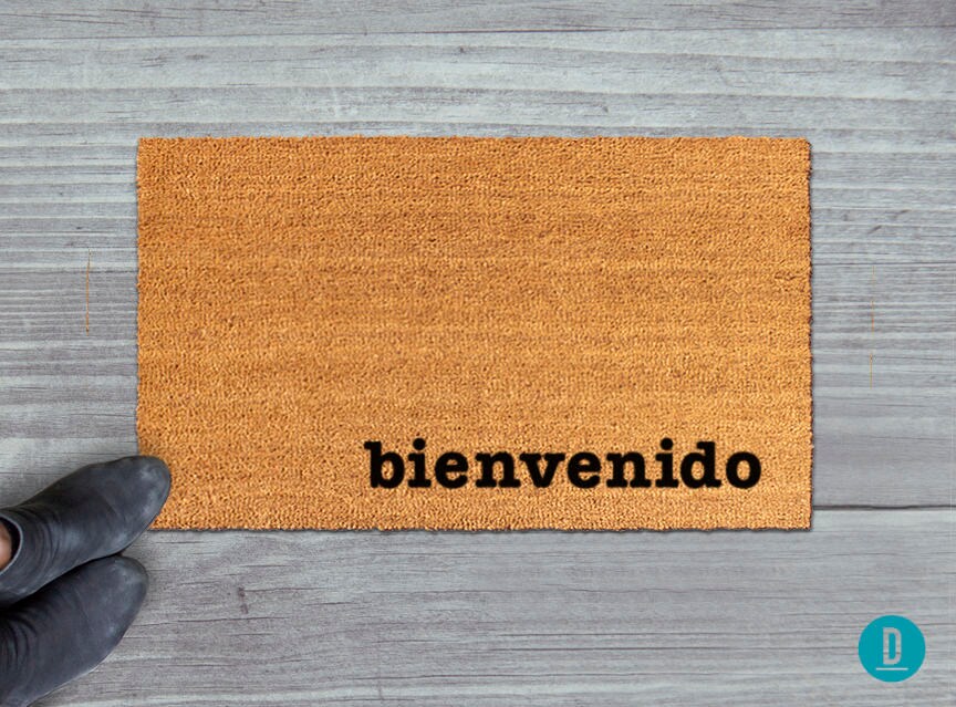 Bienvenido Doormat: Spanish Welcome Mat (Coir Fiber, Outdoor)