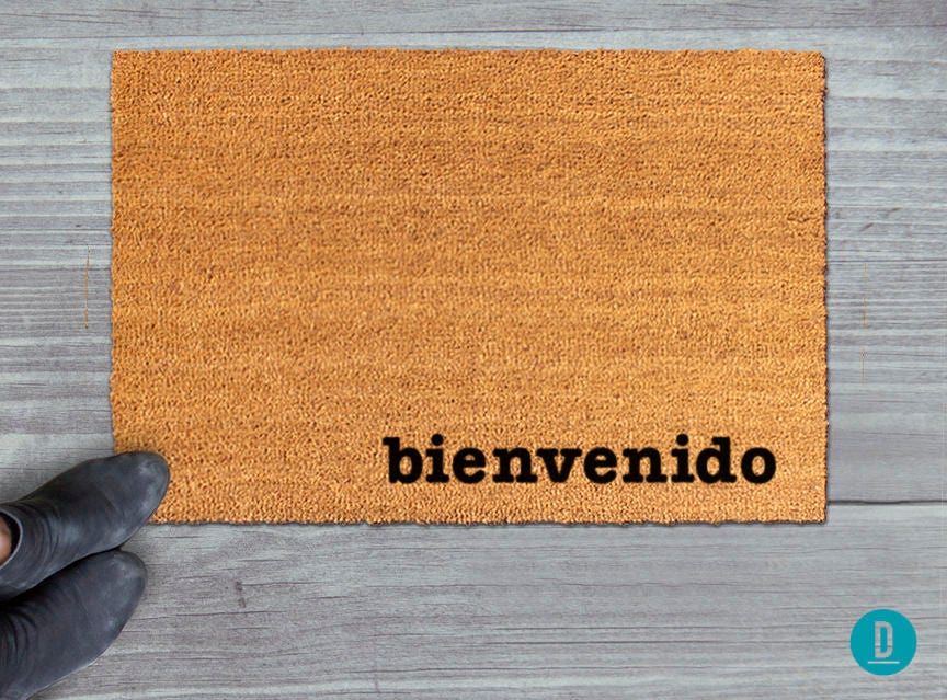 Bienvenido Doormat: Spanish Welcome Mat (Coir Fiber, Outdoor)