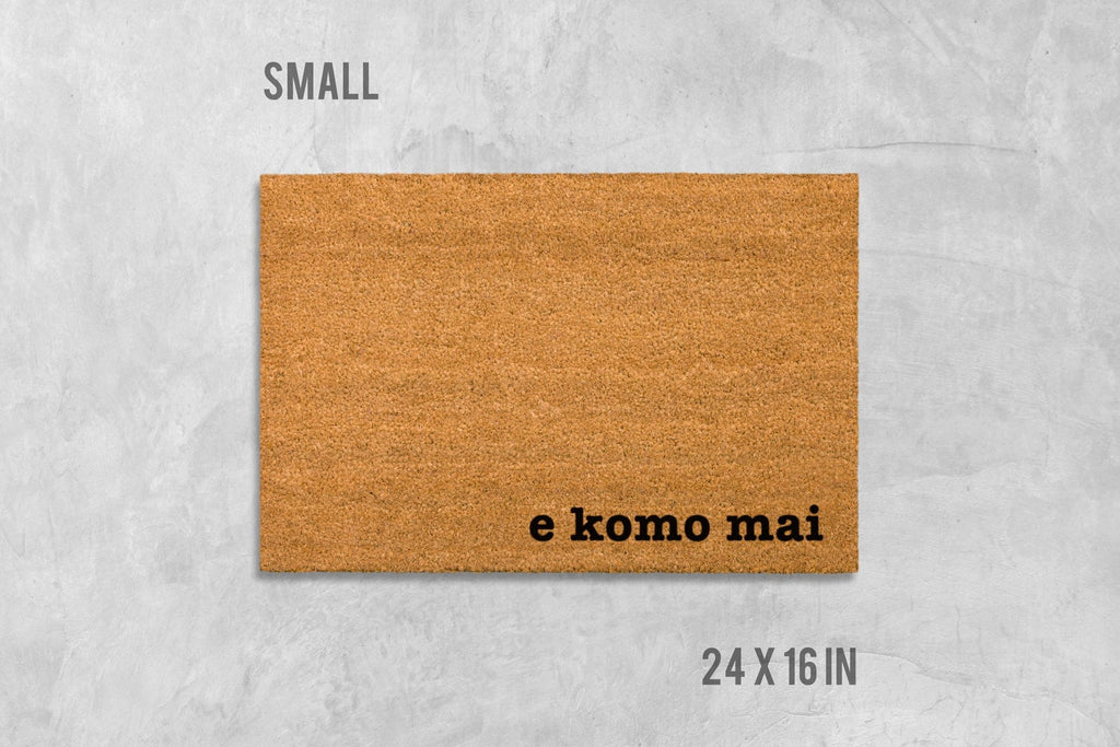 E Komo Mai Door Mat: Natural Coir, Latex Backing - Hawaiian Style